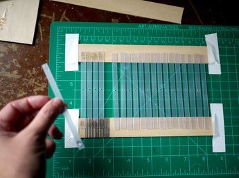 Making a rigid heddle from quilting plastic template and craft wood. Heddle Bar, Template Craft, Loom Machine, Rigid Heddle Loom, Art Weaving, Weaving Loom Diy, Inkle Weaving, Peg Loom, Inkle Loom