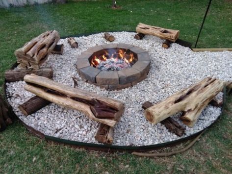 Fire Pit Log Seating, Log Fire Pit, Log Seats For Fire Pit, Log Seating Around Fire Pit, Fire Pit Designs Backyard, Rental Backyard Ideas, Log Seating, Log Seats, Outdoor Fire Pit Seating