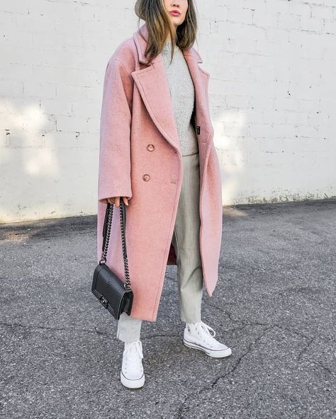 7 pink coat outfits... I just couldn't resist a style post for this coat 💓 Any favs?? 🤗 #ooTEEd #streetstyle #hmxme Pink Coat Outfit, General Outfit, Trendy Dress Styles, Look Rose, Coat Outfit, Trendy Dress, Pink Coat, Autumn Outfits, Coat Outfits