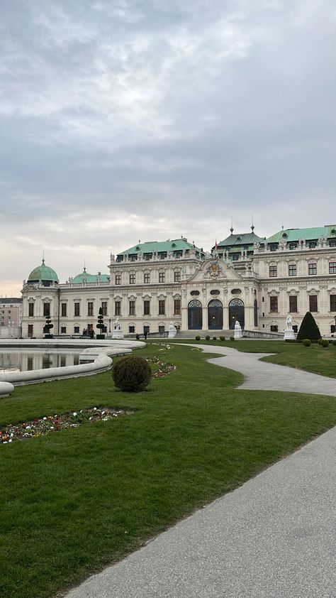 Vienna Instagram Story, Old Money Castle, Austria Castle, Vienna Austria Aesthetic, Vienna Belvedere, Austria Aesthetic, Vienna Trip, Vienna Aesthetic, Vienna Waits For You