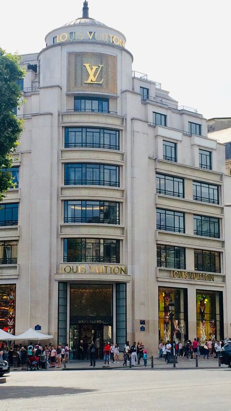 louis vuitton #shopping #paris #travel Louis Vuitton Museum Paris, Louis Vuitton Shopping, Louis Vuitton Store, Paris Photo, Paris Travel, Times Square, Street View, Louis Vuitton, Cafe