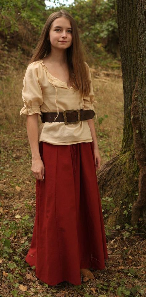 Medieval Blouse, short sleeves order online with larp-fashion.co.uk Medieval Villager Clothing, Medieval Modern Outfit, Medieval Outfit Aesthetic, Modern Medieval Fashion, Medieval Peasant Woman, Medieval Outfit Women, Peasant Core, Medieval Blouse, Medieval Clothing Women