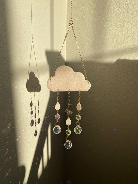 Botanical Crafts, Girl Hobbies, Diy Slinger, Crystal Pendants, Eclectic Bedroom, Keramik Design, Clay Wall, Crystal Suncatchers, Cute Room Decor