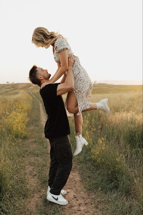 Couple Poses For Dances, Lifting Someone Up Pose Reference, Couples Dancing Poses, Lift Poses Couple, Couple Back To Back Photography, Couple Dancing Pose, Cute Couple Pics Piggyback, Man Lifting Woman Romantic, Couple Lifting Pose