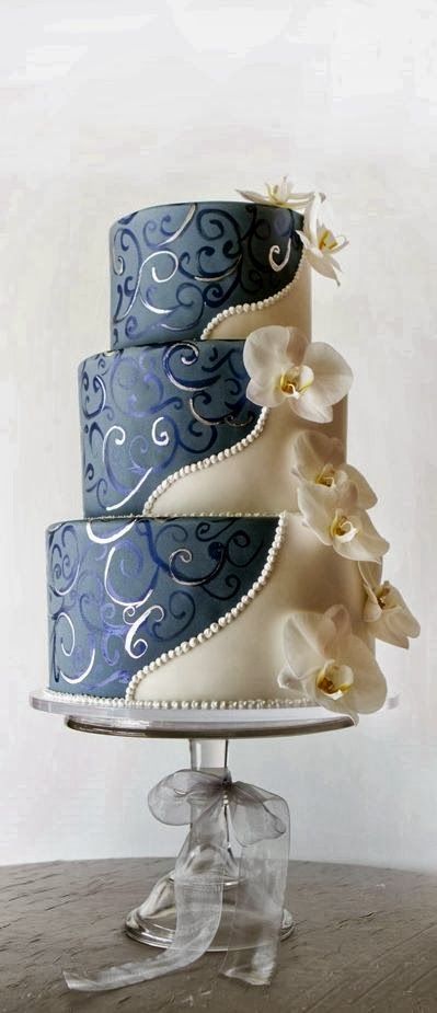 Casamentos de 2015 – Tendências consolidadas                                                                                                                                                                                 Mais Blue And White Wedding, Winter Wedding Cake, Tiered Cake, Elegant Cakes, Contemporary Wedding, Beautiful Wedding Cakes, Julia Child, Gorgeous Cakes, Occasion Cakes