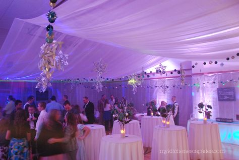 How to drape material for a wedding ceiling Diy Draping Wedding, Tulle Ceiling, Ceiling Draping Wedding, Diy Drapes, Tulle Lights, Homecoming Decorations, Ceiling Drapes, Wedding Drapery, Pizza Delivery Man