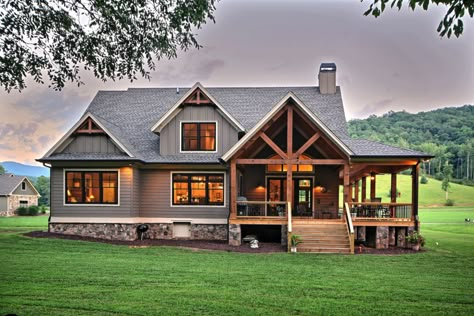 Craftsman Home Exterior, Farmhouse Craftsman, Lake Houses Exterior, Craftsman Exterior, Farmhouse Style House Plans, Craftsman Style Homes, Ranch Style Homes, Barn Style House, House Plans Farmhouse