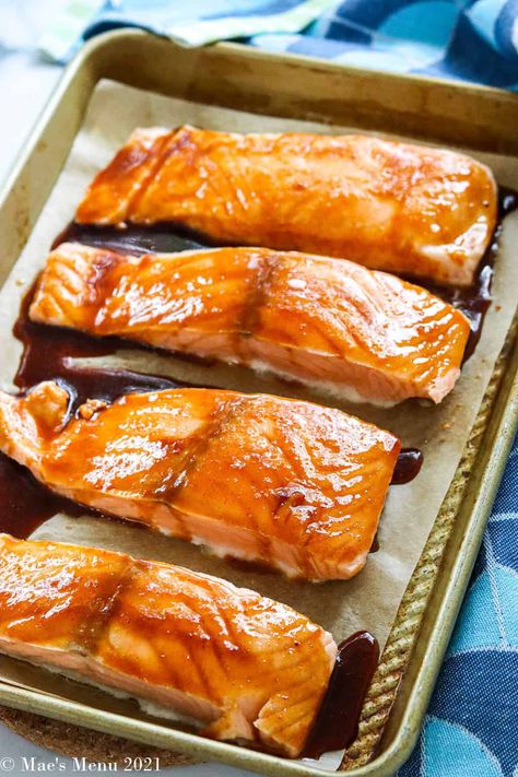 Bourbon Marinated Salmon, Cheddars Bourbon Glaze Salmon Recipe, Bourbon Glazed Salmon Recipes, Bourbon Salmon Recipes, Quick Summer Dinner Ideas, Frozen Salmon Recipe, Salmon Recipes Brown Sugar, Sunday Family Dinner, Bourbon Salmon