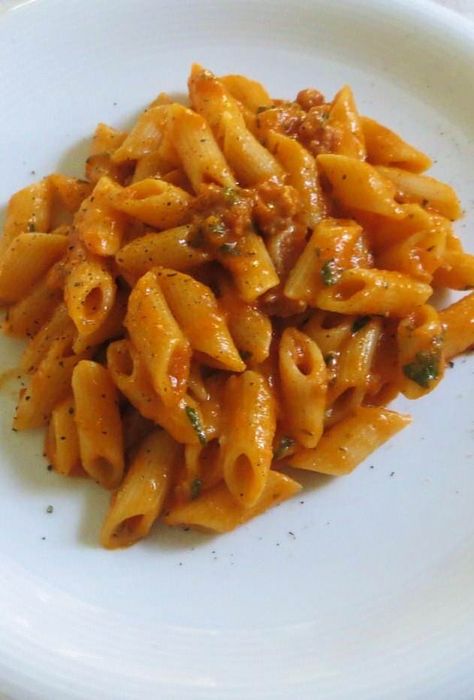 Pasta con ragù di salsiccia e pecorino | Ricette della Nonna Pasta Al Ragu, Pasta Al Pomodoro, Pecorino Romano, Lasagna Pasta, Italian Recipes Authentic, Healthy Diet Recipes, Sausage Recipes, Pizza Pasta, Italian Dishes