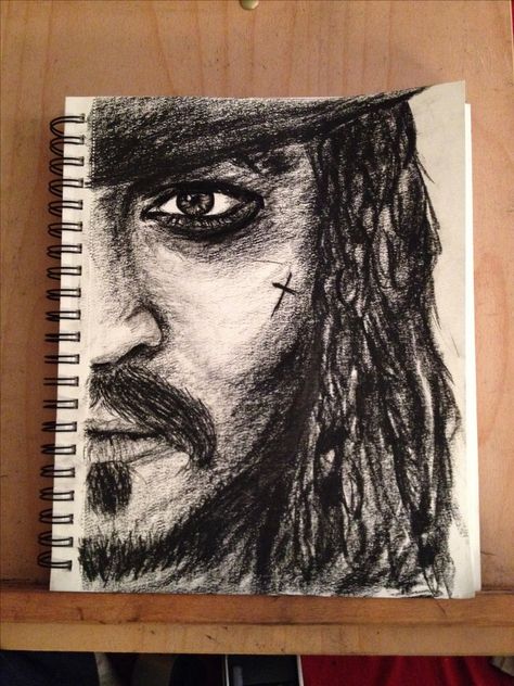 Charcoal art jack sparrow (Johnny Depp) Easy Things To Draw, 얼굴 그리기, Charcoal Drawings, Things To Draw, Contour Drawing, Charcoal Art, Gesture Drawing, Arte Inspo, Art Drawings Sketches Creative