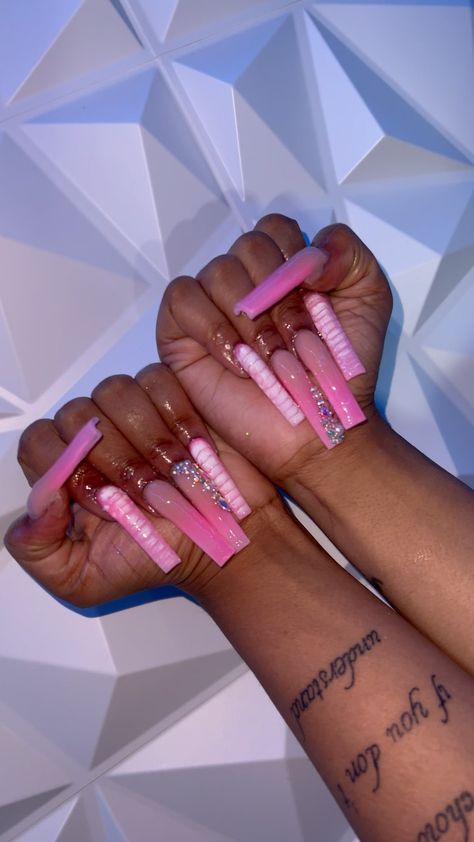 Nail Tech Aesthetic Wallpaper, Pink Friday Nails, Pink Friday 2, Nail Tech Aesthetic, Nail Goals, Kitty Nails, Acrylic Nail Set, Long Acrylic Nail Designs, Cute Acrylic Nail Designs