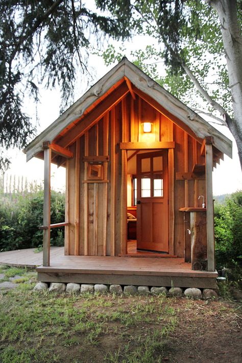 This Tiny, One-Room Cabin Is the Ultimate Artist's Escape Tiny House Sleeping Solutions, Luxury Tiny Cabin, Small Guest Cabin Ideas, Bunkies Guest Cabin, Guest Cabin Ideas, Small One Room Cabin, Micro Cabin Interior, Small Guest Cabin, 12x16 Cabin