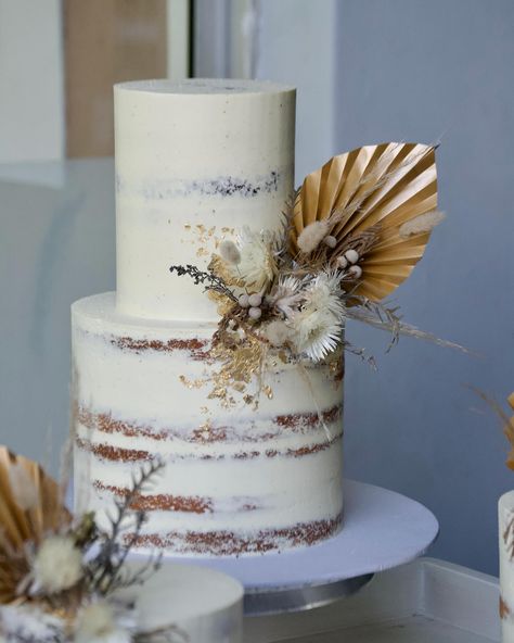 Rustic semi-naked wedding cake with dry flowers & matching trio of in-law gifting cakes. 💒 🤍 . . . . #oombako #oombakooutlet #richardsbay #richardsbaybaker #southafricanbaker #southafricancakes #southafricanweddings #southafricanweddingcakes #rusticwedding #rusticweddingcake #dryflowers #dryflowercake #nakedweddingcake Dried Flowers Wedding Cake, Cake With Dry Flowers, Boohoo Wedding, Naked Cake With Flowers, Naked Cake Wedding, Semi Naked Wedding Cake, Semi Naked Cake, Matching Trio, Boho Cake