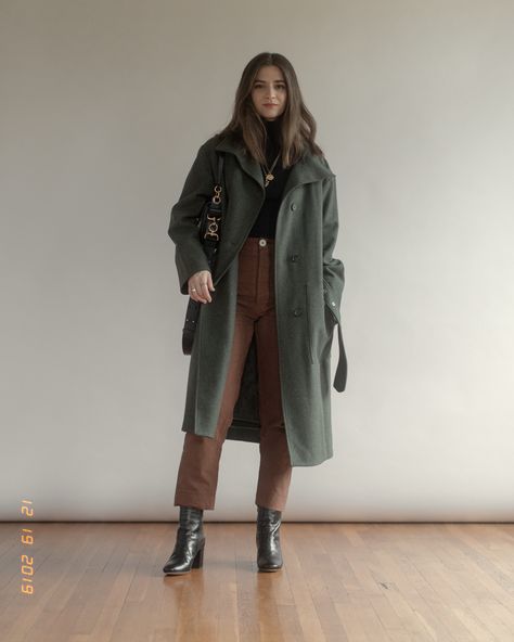 Chinos Women Outfit, Black Wool Coat Women, Belted Wool Coat, Outfit Petite, Academia Outfits, Womens Chinos, Coat With Belt, Bollywood Outfits, Faux Tree