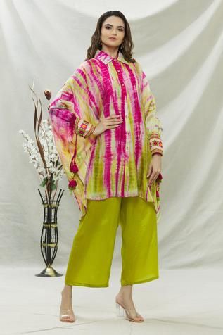 Shop for Capisvirleo Green Habutai Silk Amethyst Kaftan Tunic And Palazzo Set for Women Online at Aza Fashions Kaftan Styles For Ladies, Kaftan Sleeves, Checked Shirt Women, Kaftan Pattern, Kaftan Tunic, Kaftan Tops, Tie Dye Tops, Kaftan Designs, Green Thread