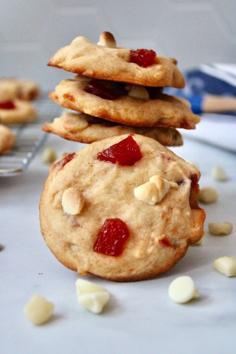 Guava Cookies, Guava Desserts, Chocolate Macadamia Cookies, White Chocolate Chip Cookies Recipes, White Chocolate Macadamia Cookies, Guava Recipes, Guava Paste, Sweet Factory, Macadamia Cookies