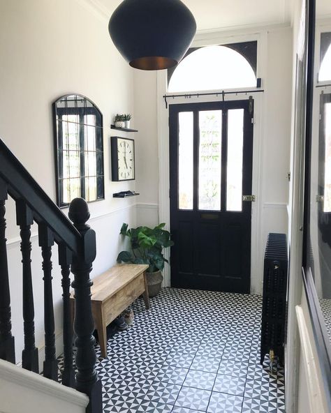 Black And White Tiles Hallway Entry Hall, Hallway Black And White Tiles, Monochrome Hallway Ideas, Black And White Entrance Hall, White Hallway Ideas, Tiled Hallway Floor, Monochrome Hallway, Scandi Hallway, Black And White Hallway