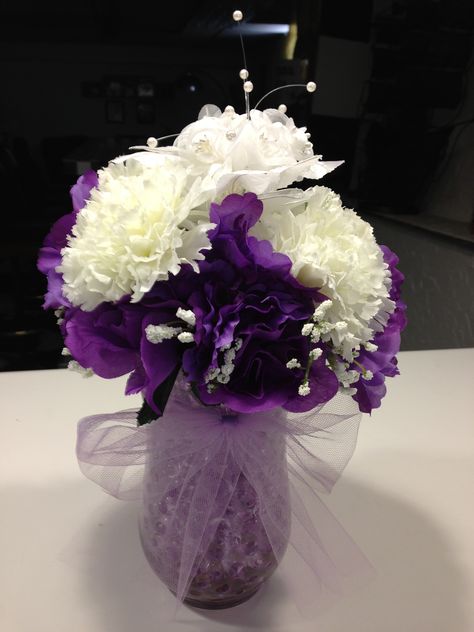 Purple And White Flower Centerpieces, Purple And White Centerpieces, Silver Table Decorations, Purple Flower Centerpieces, Purple Centerpieces, Dollar Store Halloween Decorations, Romantic Rustic Wedding, Purple Tulle, Quinceanera Decorations