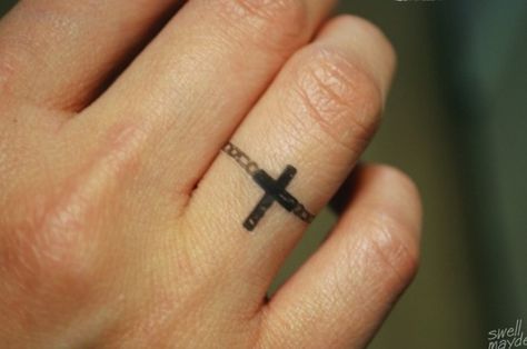 Tatoo Ring, Make Temporary Tattoo, Tattoo Wedding, Diy Tattoo Permanent, Ring Tattoo, Best Tattoo Ever, Tattoo Diy, Serpent Tattoo, Band Tattoos