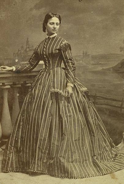 “Unidentified image, ca. 1865-66, possibly Russian. via eBay. ” 1860s Dresses, Victorian Photography, 19th Century Women, Victorian Era Fashion, 1860 Fashion, 1800s Fashion, Dress History, Victorian Costume, 19th Century Fashion