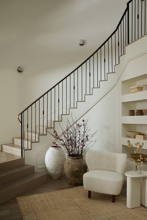 Nicole Green — Malissa Mabey تحت الدرج, Contemporary Design Style, Elegant Entryway, Stair Case, Warm Palette, Curved Staircase, House Stairs, Staircase Design, Green Design