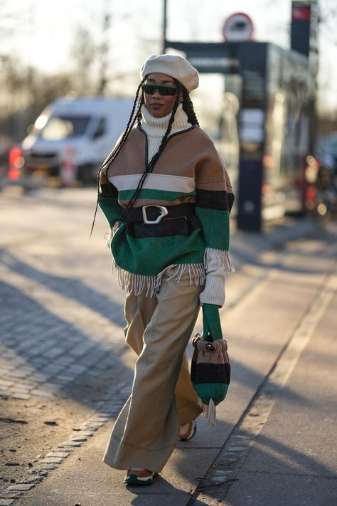 Copenhagen Fashion Week Fall/Winter 2023 Street Style Commands Your Attention Maximalist Outfits, Chunky Combat Boots, New York Outfits, Afro Style, Style Rules, Copenhagen Fashion, 90s Fashion Outfits, Street Snap, Copenhagen Style