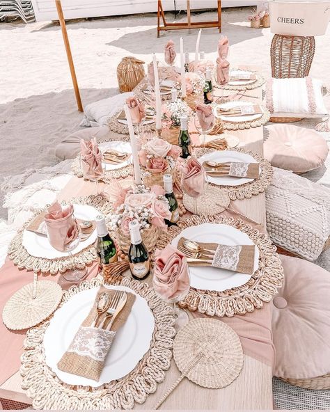 Pink And Beige Table Setting, Dining Table Setup For Dinner, Pink Table Set Up, Gusaba Decor, Pink Table Cloth, Pink Party Tables, Beach Dinner Parties, Pink Purple Party, Rustic Wedding Table Setting