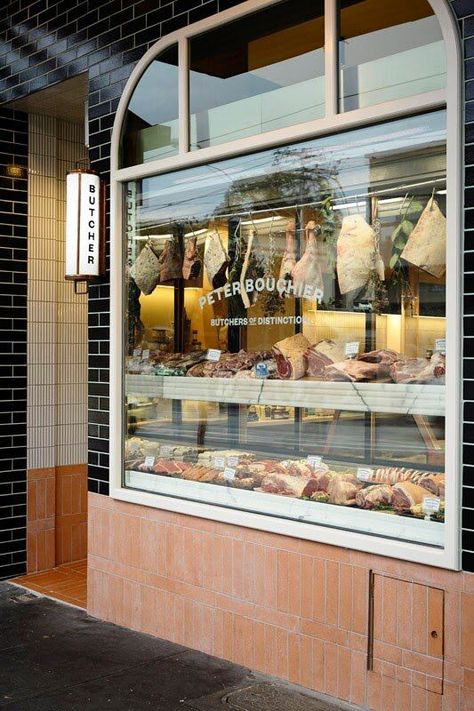 Butcher Design, Meat Store, Glass Fridge, Coin Café, Italian Deli, Food Retail, Meat Shop, Cheese Shop, Cat Treat Recipes