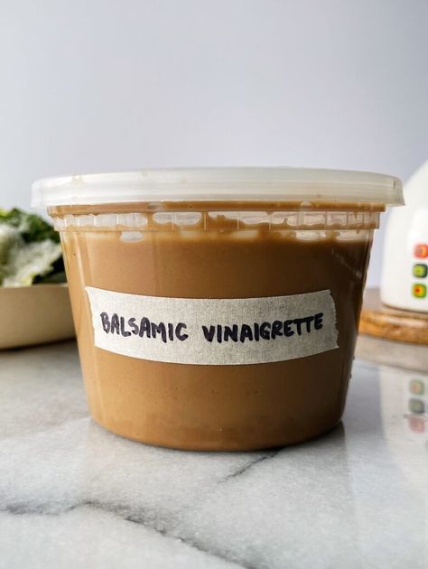 The Best Balsamic Vinaigrette - Carolina Gelen Salad Boards, Creamy Vinaigrette, Creamy Balsamic Vinaigrette, Pretzel Bites Recipes, Beautiful Dinner, Salad Dressing Recipe, Food Eating, Marinade Sauce, Refreshing Food