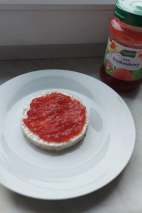 Strawberry Rice Cake, Cake With Strawberry Jam, Princess Food, Breakfast Diet, Healthy Munchies, Rice Cake Recipes, Cake With Strawberry, Healthy Food Motivation, Food Pin