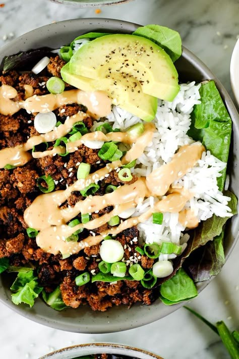 This Korean beef bowl is ready in under 30 minutes and is a family-friendly meal! It's gluten-free, dairy-free, and makes great leftovers! #paleo #whole30 #keto #glutenfree #koreanrecipes Paleo Menu, Korean Beef Bowl, Beef Bowl, Paleo Cookbook, Resep Diet, Korean Beef, Paleo Diet Recipes, Recipe Dinner, Dinner Bowls