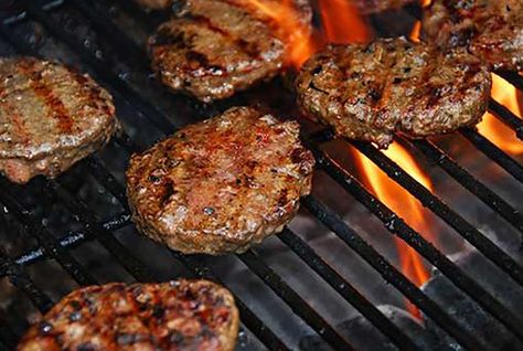 Edison’s famous newfy moose burger - Ontario OUT of DOORS Moose Meat, Beef Burgers Patties, Hamburger Recipe, Outdoor Cooking Recipes, Homemade Hamburger, Marinate Meat, Homemade Hamburgers, Grilled Burgers, Hamburger Recipes