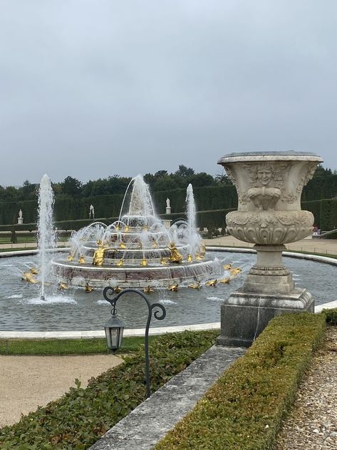 Versailles Garden, Classic House Exterior, Royalty Aesthetic, Garden Aesthetic, Royal Garden, Palace Of Versailles, Royal Court, Enchanted Garden, New Paris