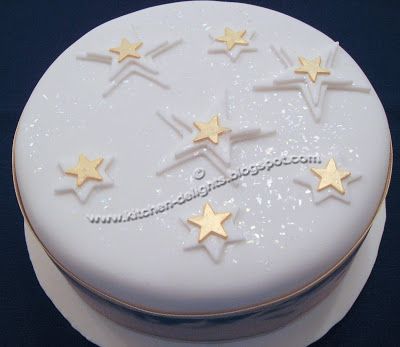 Christmas Star Cake                                                                                                                                                                                 More Winter Torte, Christmas Cakes Easy, Christmas Themed Cake, Christmas Cake Designs, Nikon Camera, Christmas Cake Decorations, Christmas Cake Recipes, Xmas Cake, Winter Cake