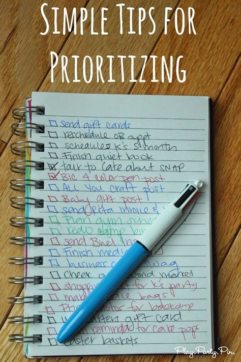 Love this idea for prioritizing your to-do list with different colors from playpartypin.com How To Prioritize, Household Binder, Bullet Planner, Party Plan, Organizing Time, Personal Improvement, Task List, Productivity Tips, Time Management Tips