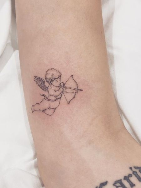 20 Angel Tattoos for Men of Faith (2021) - The Trend Spotter Small Angel Tattoo, Infected Tattoo, Font Tato, Cupid Tattoo, Tato Minimal, Cherub Tattoo, Inspiration Tattoos, Cherub Angel, Dainty Tattoos