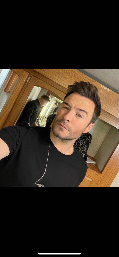 Shane Filan, Selfie Picture, Airport Photos, Handsome Actors, Jennifer Lawrence, Jennifer Aniston, Glass Vase, Vase, Actors