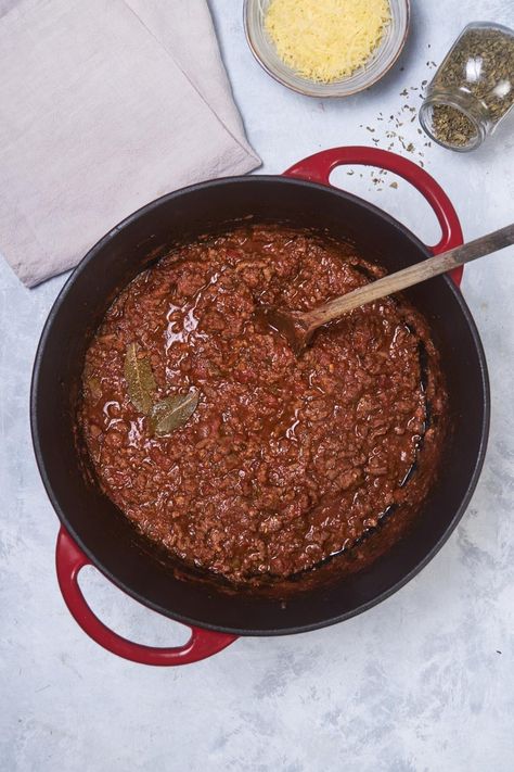 The No Bean Chili Recipe My Family Begs Me To Make Each... No Bean Chili Recipes, Easy No Bean Chili, Ground Beef Diced Tomatoes, No Bean Chili Recipe, Traditional Chili Recipe, Chili Without Beans, Delicious Chili Recipe, Ground Beef Chili, Beef Chili Recipe