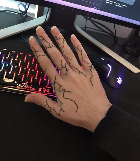 Punk Tatooes, Cyberpunk Hand Tattoo, Goth Finger Tattoo Ideas, Goth Finger Tattoos, Hand Tattoos Goth, Rose Tattoo Hand, Tattoo Ideas For Female, Simple Hand Tattoos, Tattoos Hand