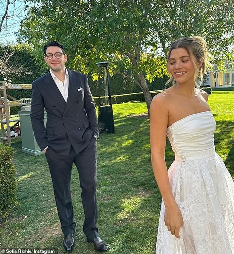 Sofia Richie celebrates first wedding anniversary with Elliot Grainge Sofia Richie Wedding Reception, Sophia Richie Wedding Dress, Sophie Richie Wedding, Sofia Richie Body Goals, Sophia Richie Wedding, Sophia Richie Grainge, Sophia Richie Outfits, Sofia Richie Wedding, Elliot Grainge