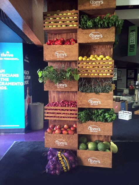 Juice Bar Design, Fruit And Veg Shop, Produce Displays, Impact Design, Vegetable Stand, Vegetable Shop, Grocery Store Design, Lavender Rosemary, Supermarket Design