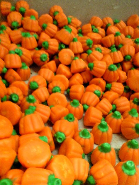 , Candy Pumpkins, Dulces Halloween, Pumpkin Candy Corn, Pumpkin Candy, Orange You Glad, Vintage Candy, Easter Candy, Orange Crush, Colorful Candy