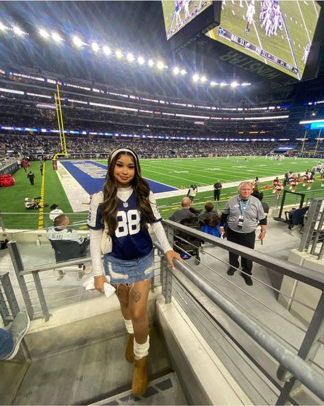 Cute Dallas Cowboys Game Outfit, Chargers Game Outfit, Dallas Cowboys Jersey Outfit Woman, Texas Gameday Outfit, Cowboys Football Game Outfit, Nfl Outfits For Women, Warm Football Game Outfit, Texans Game Outfit Women, Cowboys Game Outfits For Women