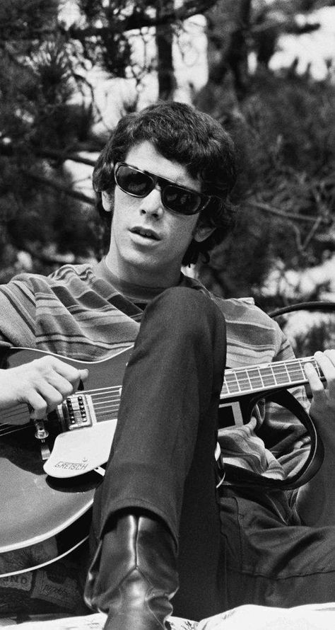 A very young Lou Reed The Velvet Underground & Nico, The Velvet Underground, Lou Reed, Mötley Crüe, Gretsch, Southampton, David Bowie, Music Is Life, Guitarist