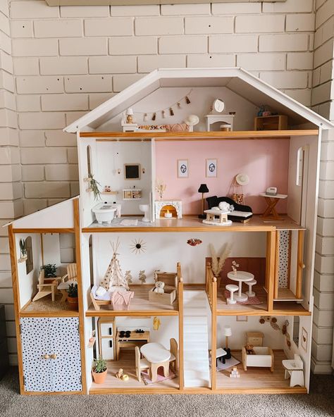 Redo Doll House Ideas, Kidkraft Dollhouse Makeover Diy, Wooden Dollhouse Makeover, Wooden Doll House Makeover, Diy Doll House Ideas, Barbie Dollhouse Makeover, Kidkraft Dollhouse Makeover, Dollhouse Renovation Diy, Redo Barbie House Diy Dollhouse