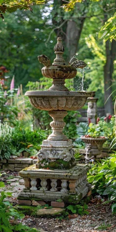 Antique Garden Decor, Small Courtyard Ideas, Beautiful Fountains, Utah Landscape, Roman Garden, Modern Gardens, Small Courtyard, Courtyard Ideas, Large Flower Pots