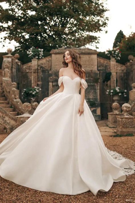 Disney Fairy Tale Weddings Collection 140153. Wedding Dress Fantasy Fairytale, Wedding Dress Fantasy, Disney Fairy Tale Weddings, Fairy Tale Wedding Dress, Disney Fairy, Bride Book, Fairy Tale Wedding, Plus Size Models, Couture Gowns