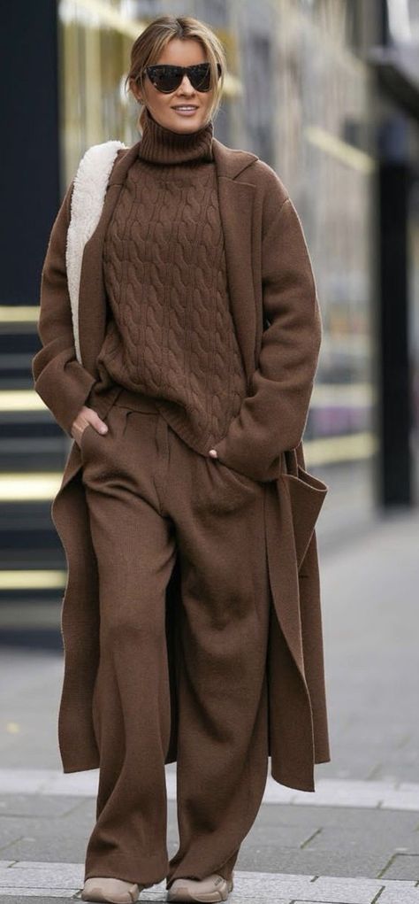 Mode Monochrome, Winter Outfits Cold, Fashion Trends Winter, Winter Outfit Inspiration, Brown Outfit, Winter Outfits For Work, Style Mistakes, 가을 패션, Mode Inspiration