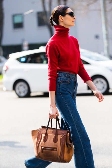 Red Turtleneck Outfit, How To Wear Turtleneck, Red Turtleneck Sweater, Turtleneck Outfit, Red Turtleneck, Denim On Denim, Model Street Style, The Best Street Style, Best Street Style