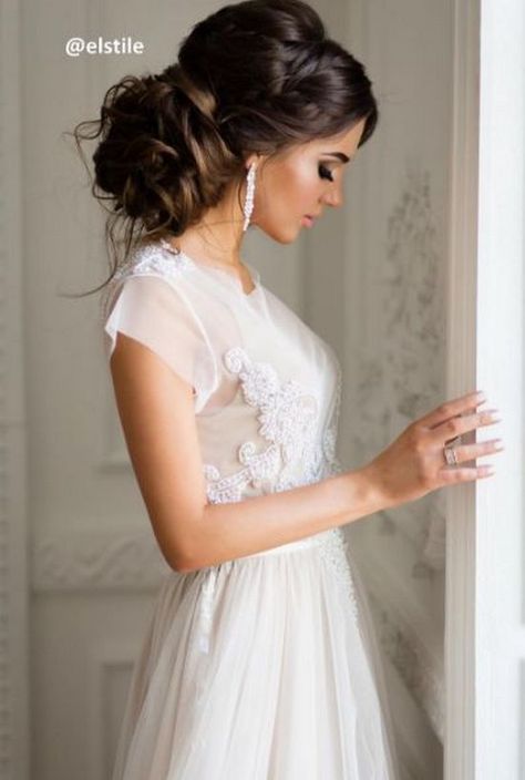 Long Wedding Hairstyles from Elstile / http://www.himisspuff.com/long-wedding-hairstyles-from-elstile/7/ Crown Braid Wedding, Diy Updo, Wedding Haircut, Summer Wedding Hairstyles, Unique Wedding Hairstyles, Beautiful Wedding Hair, Diy Wedding Hair, Bridal Hair Inspiration, Elegant Wedding Hair